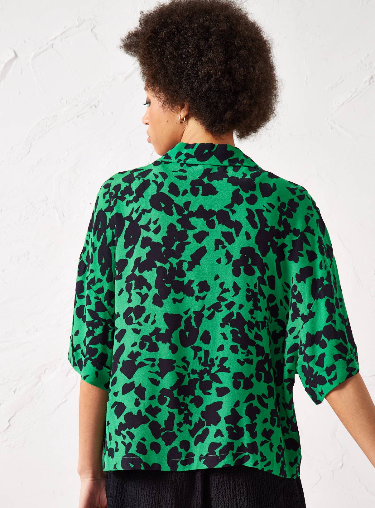 EVERBELLE Green Animal Print Boxy Shirt 10 - Image 4